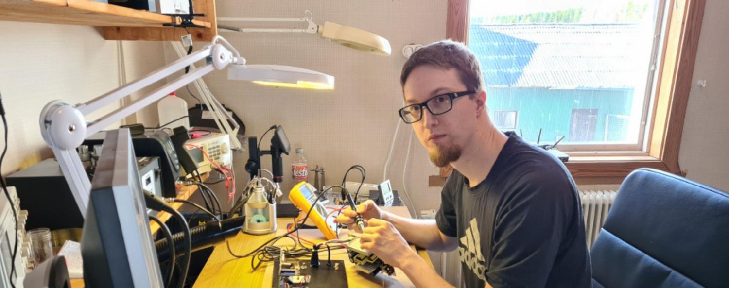 Johnny 2560x1012 Johnny Olofsson driver Klurgubbens verkstad och har varit med i Go Business Hangout