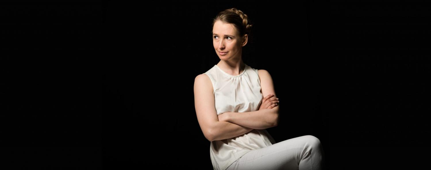 Lotta Karlsson driver Kind Exploring och som producerar och främjar scenkonst i norra Sverige